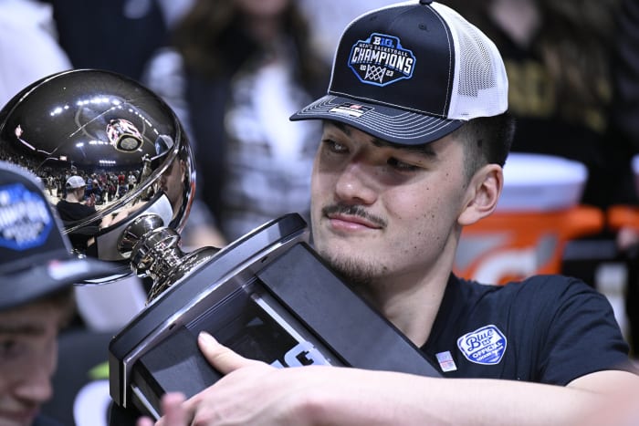 zach edey big ten champs trophy